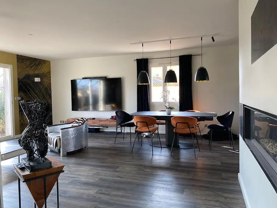 Villa Entiere. Alpilles Aix Marseille Avignon. Istres 0*,