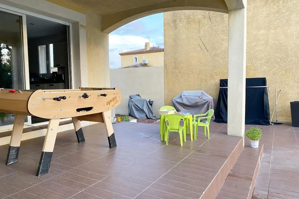 Villa Entiere. Alpilles Aix Marseille Avignon. Istres