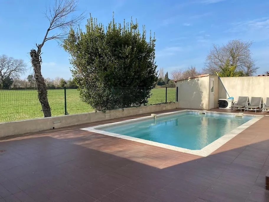 Villa Entiere. Alpilles Aix Marseille Avignon. contacts