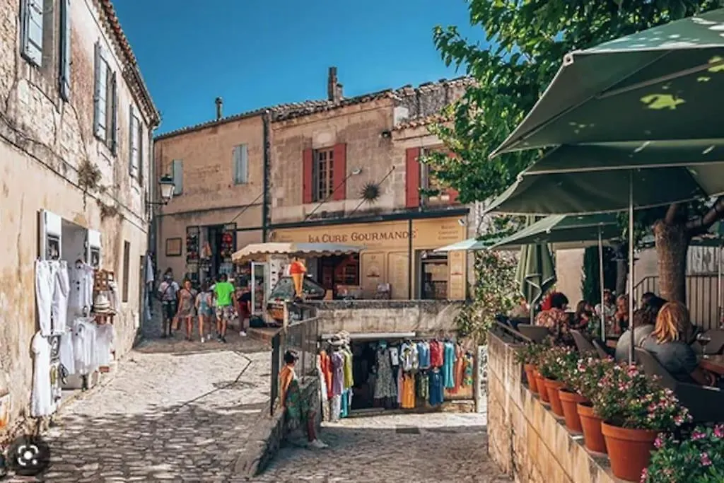 Villa Entiere. Alpilles Aix Marseille Avignon. Istres France